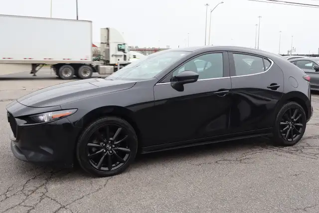 2024 Mazda MAZDA3 - Photo 3