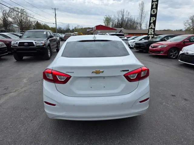 2017 Chevrolet Cruze Premier - Photo 4