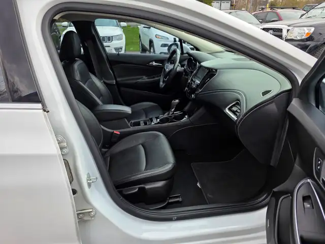 2017 Chevrolet Cruze Premier - Photo 25