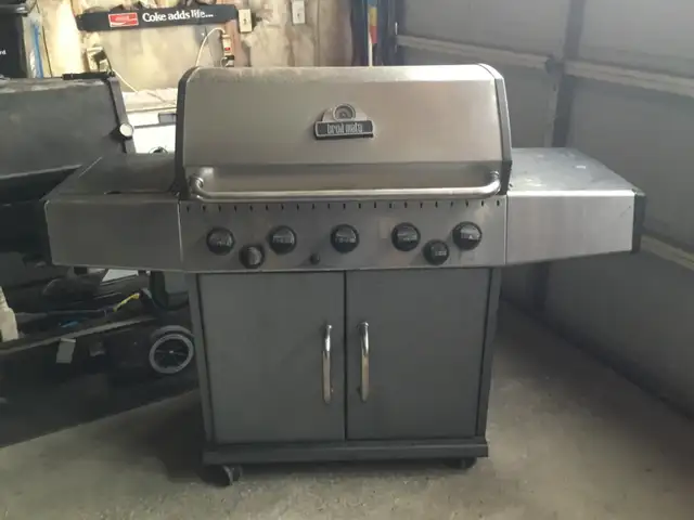 5 BURNER NATURAL GAS BBQ (NOT PROPANE)