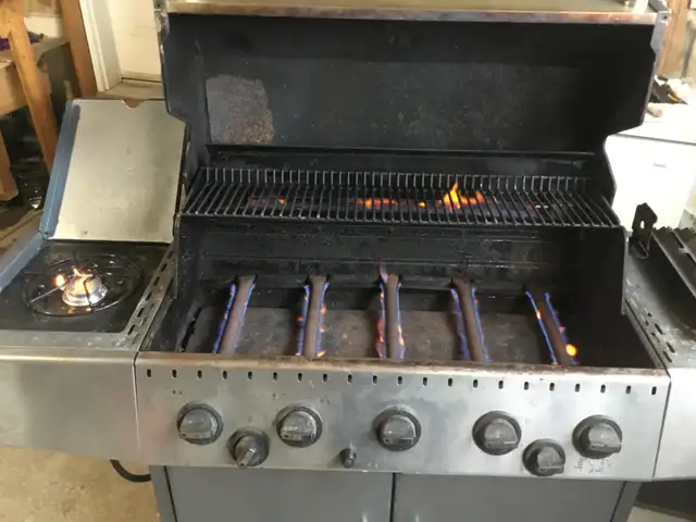 5 BURNER NATURAL GAS BBQ (NOT PROPANE) - Photo 2