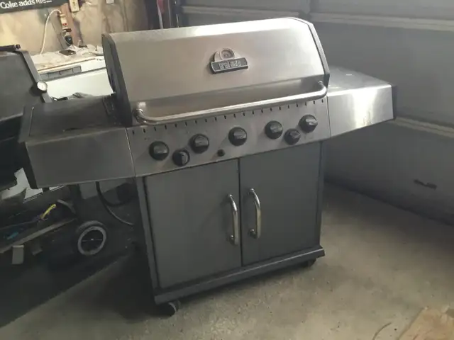 5 BURNER NATURAL GAS BBQ (NOT PROPANE) - Photo 8