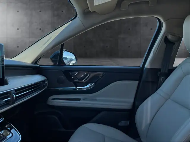 2025 Lincoln Corsair - Photo 24