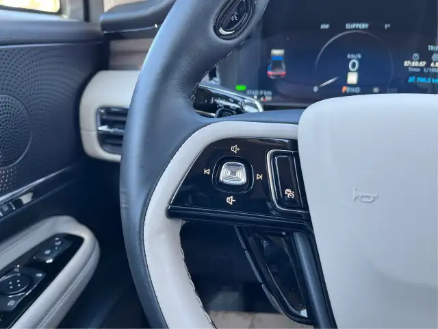 2025 Lincoln Corsair - Photo 30