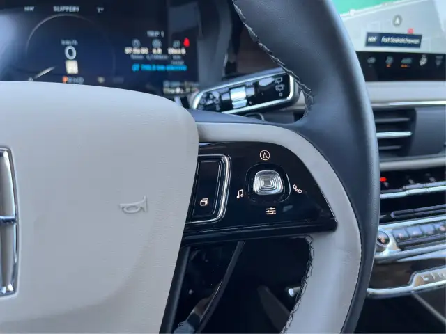 2025 Lincoln Corsair - Photo 31