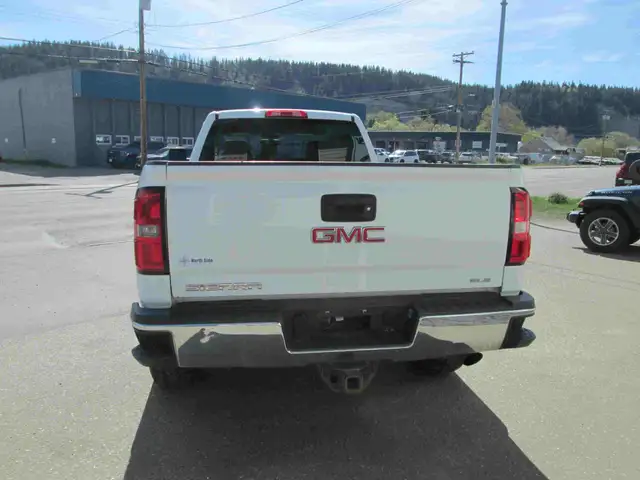 2016 GMC 1 Ton SLE - Photo 4