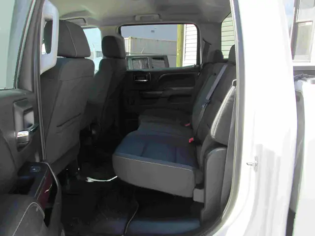 2016 GMC 1 Ton SLE - Photo 6