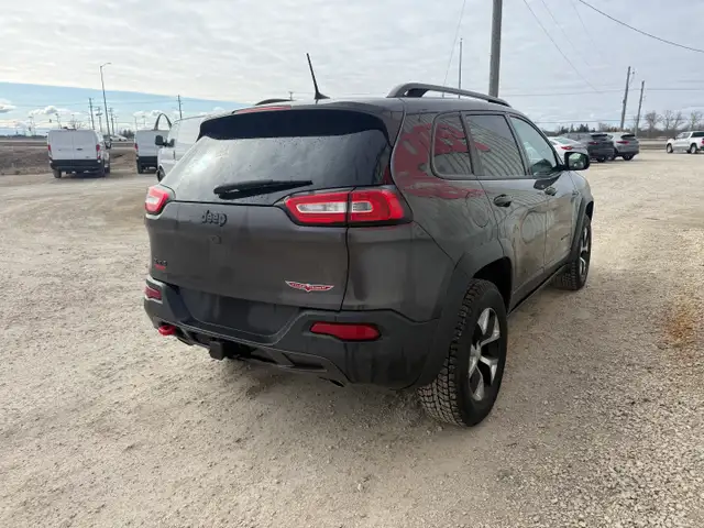 2018 Jeep Cherokee Trailhawk 4WD - Photo 4