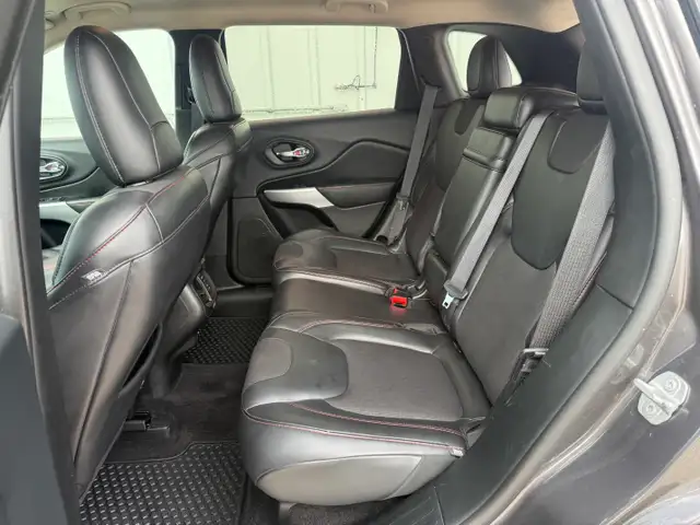 2018 Jeep Cherokee Trailhawk 4WD - Photo 9