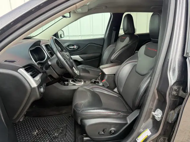 2018 Jeep Cherokee Trailhawk 4WD - Photo 11