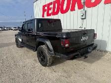 2020 Jeep Gladiator Overland - Photo 2