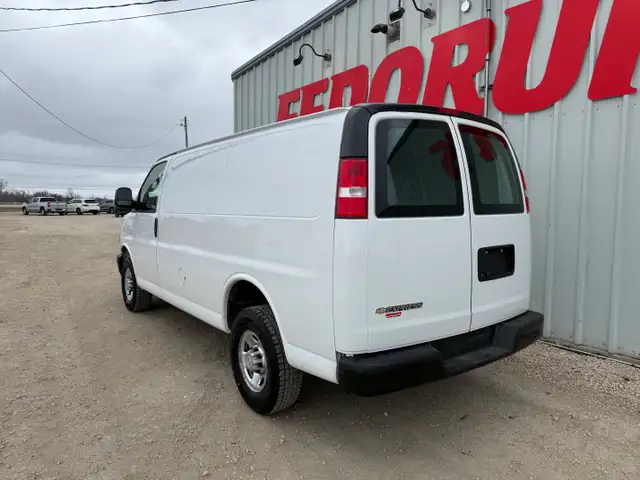 2020 Chevrolet Express 2500 Cargo - Photo 2