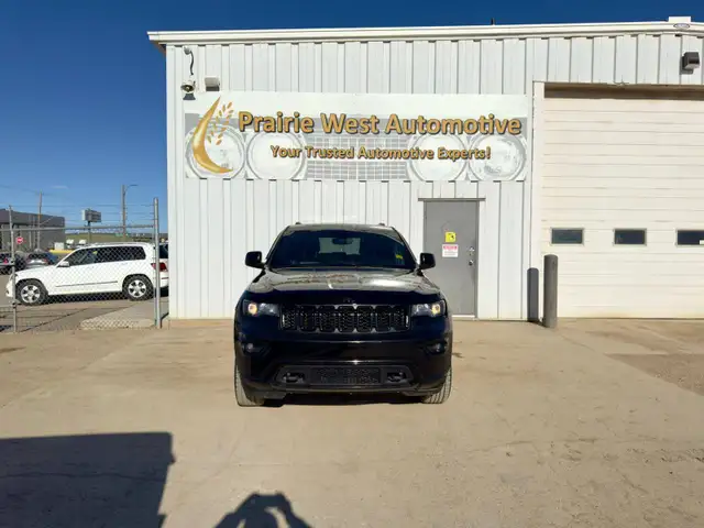 2018 Jeep Grand Cherokee Laredo 4WD | Heated seats | Command sta - Photo 2