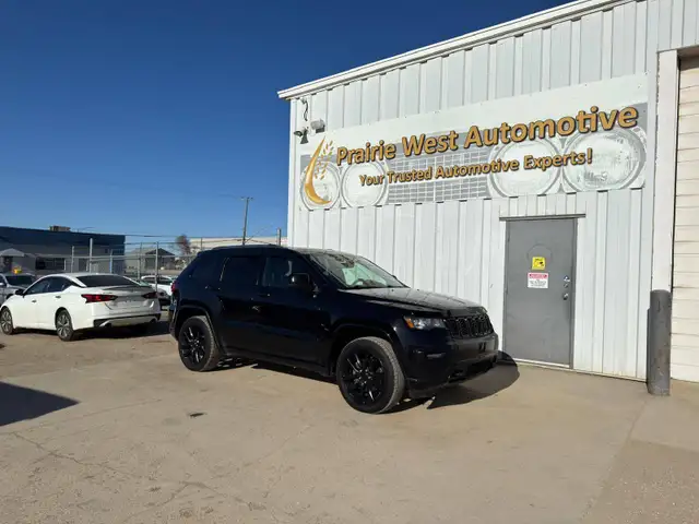 2018 Jeep Grand Cherokee Laredo 4WD | Heated seats | Command sta - Photo 3