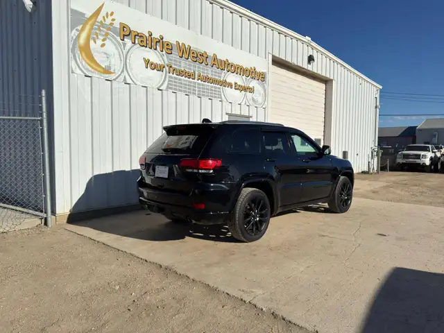 2018 Jeep Grand Cherokee Laredo 4WD | Heated seats | Command sta - Photo 5