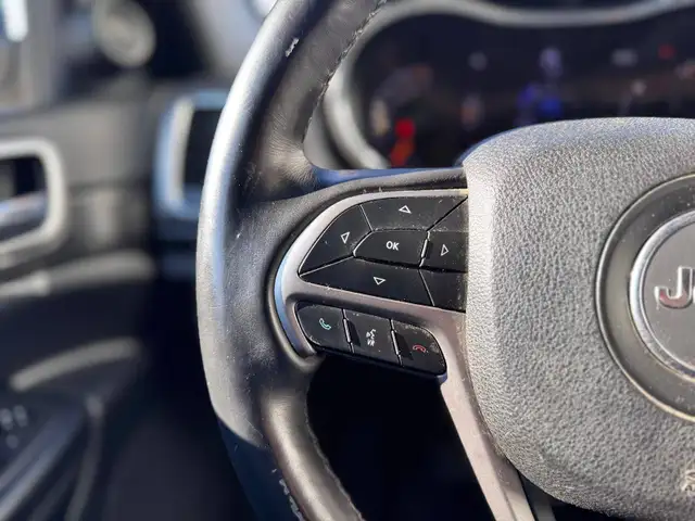 2018 Jeep Grand Cherokee Laredo 4WD | Heated seats | Command sta - Photo 12
