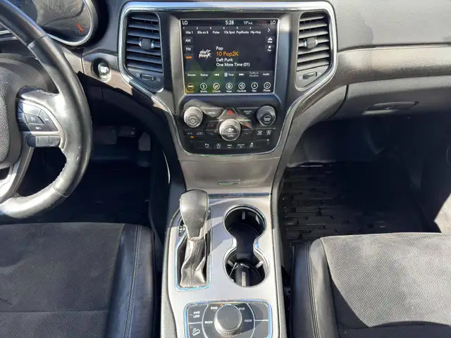 2018 Jeep Grand Cherokee Laredo 4WD | Heated seats | Command sta - Photo 25