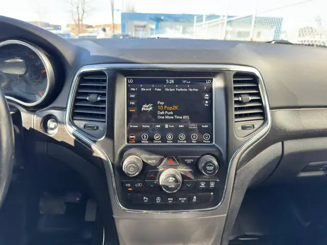 2018 Jeep Grand Cherokee Laredo 4WD | Heated seats | Command sta - Photo 26