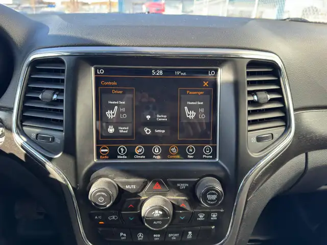 2018 Jeep Grand Cherokee Laredo 4WD | Heated seats | Command sta - Photo 28