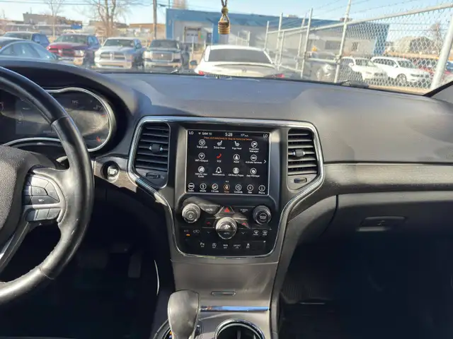 2018 Jeep Grand Cherokee Laredo 4WD | Heated seats | Command sta - Photo 29