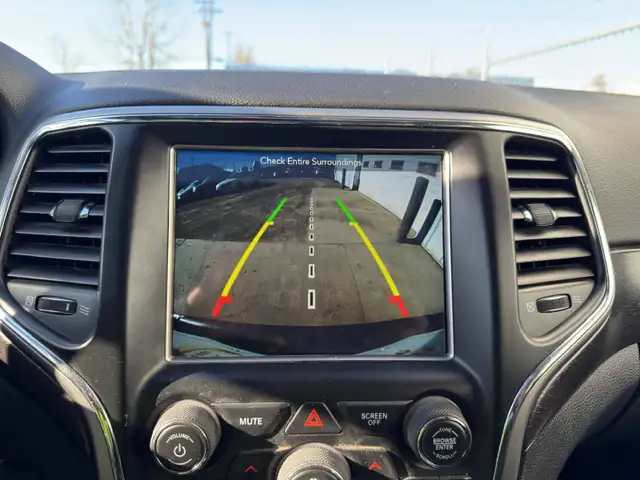 2018 Jeep Grand Cherokee Laredo 4WD | Heated seats | Command sta - Photo 30