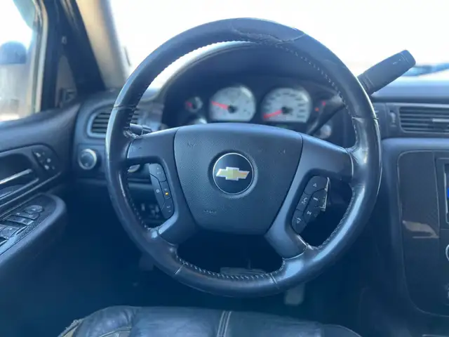 2009 Chevrolet Silverado 2500HD WT Crew Cab 6.6L V8 Diesel | Com - Photo 12