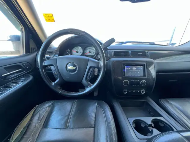 2009 Chevrolet Silverado 2500HD WT Crew Cab 6.6L V8 Diesel | Com - Photo 14