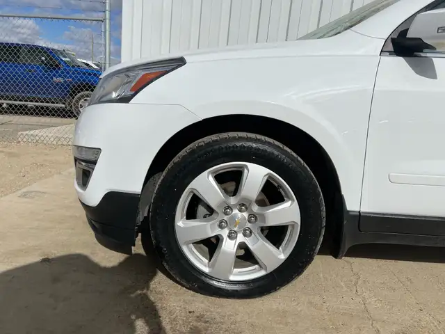 2016 Chevrolet Traverse AWD LT | Command Start | Heated Seats - Photo 10