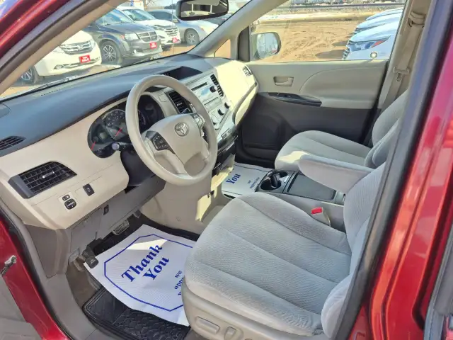 2011 Toyota Sienna - Photo 4