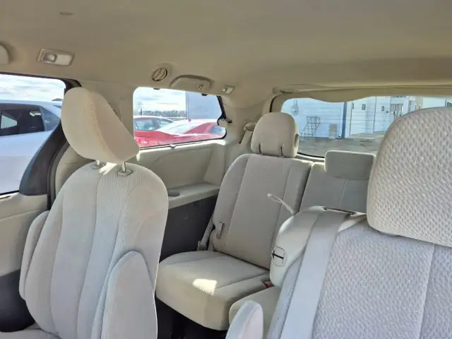 2011 Toyota Sienna - Photo 11