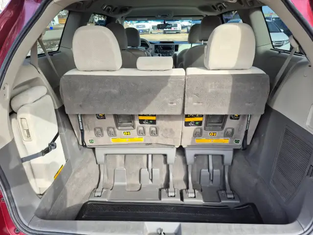 2011 Toyota Sienna - Photo 13