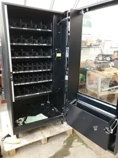 UNBELEIVABLE LARGE VENDING MACHINE FOR ONLY $475.00 - Photo 2