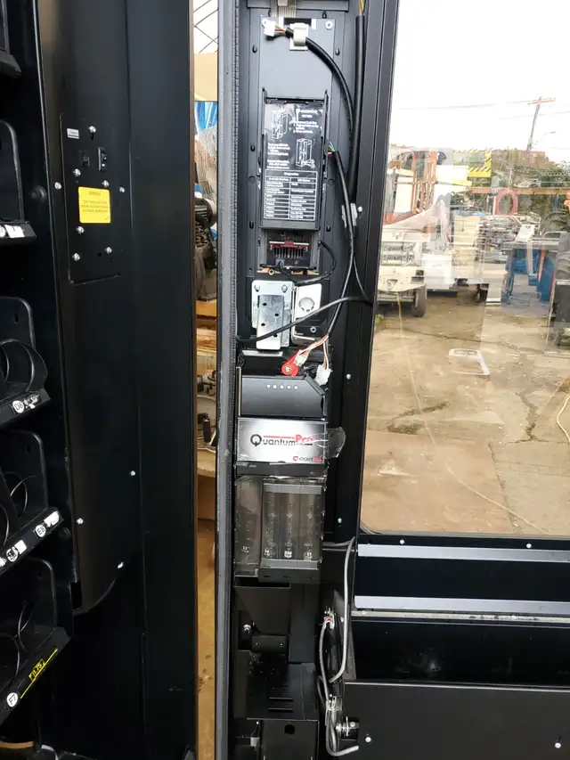 UNBELEIVABLE LARGE VENDING MACHINE FOR ONLY $475.00 - Photo 7