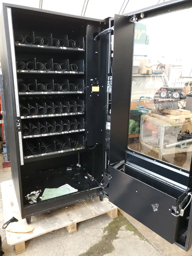 UNBELEIVABLE LARGE VENDING MACHINE FOR ONLY $475.00 - Photo 8