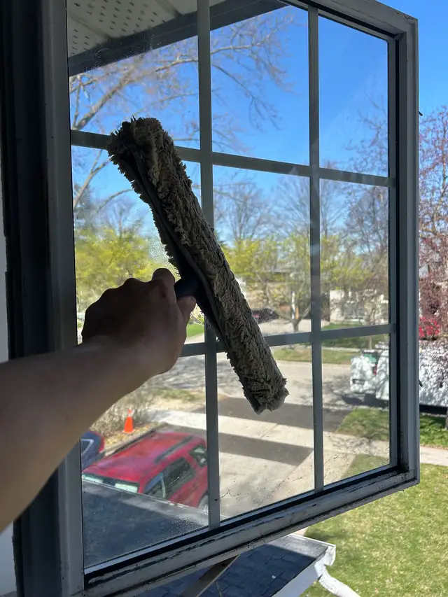 WINDOW & GUTTER CLEANING • PRESSURE WASHING30 YEARS OF E - Photo 2