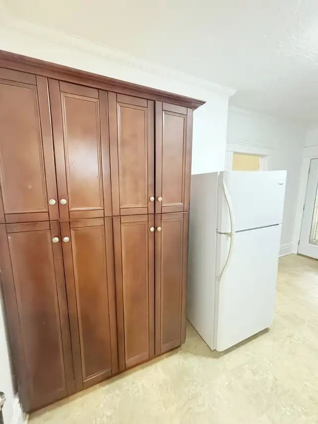 1-Bedroom Main Floor Unit $1680 (Inclu. WIFi)-Victoria park Stn - Photo 4