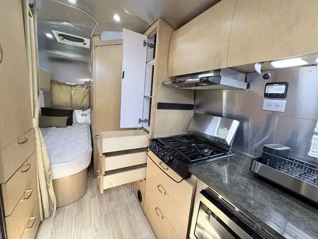 2014 Airstream 30FBQ BUNK - Photo 14