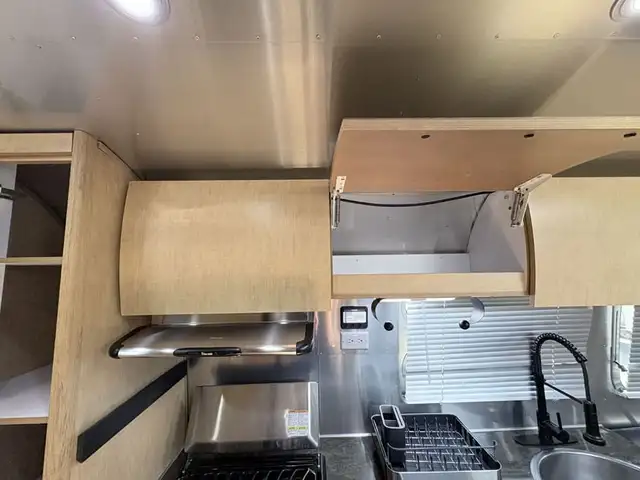 2014 Airstream 30FBQ BUNK - Photo 16