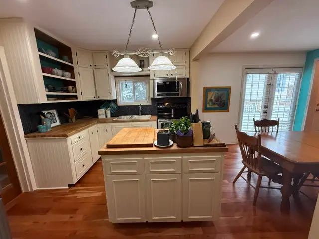 Charming House and Workshop for sale Shanty bay