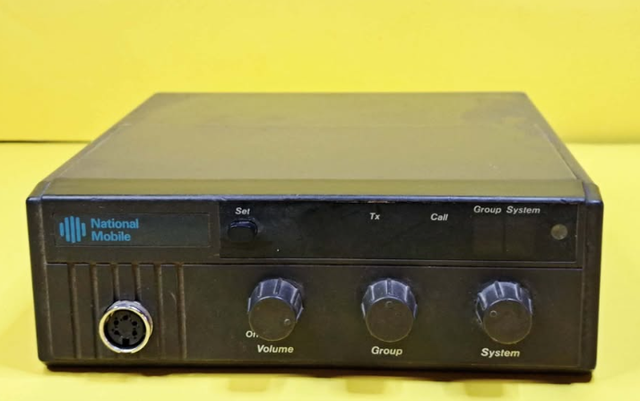NO CABLES - UNIDEN NATIONAL MOBILE FMS 850T VINTAGE RADIO UNIT