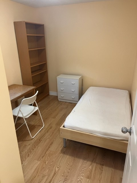 1 JUNE - Furnished Room for Female Student - Bank/Walkley