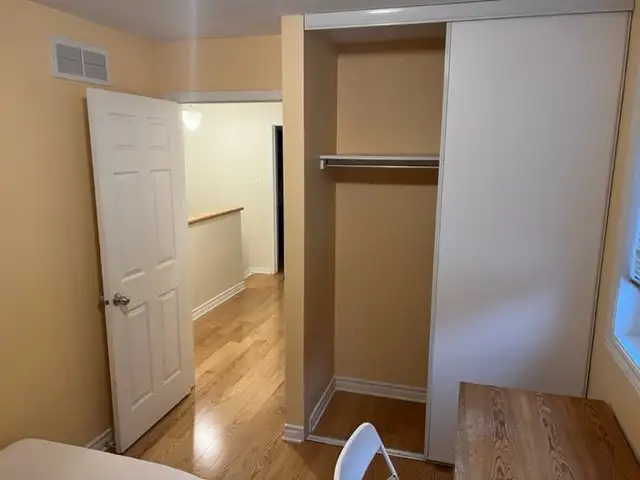 1 JUNE - Furnished Room for Female Student - Bank/Walkley - Photo 2