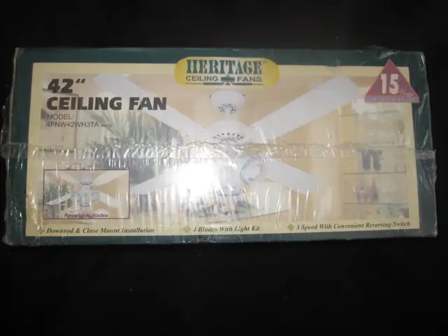 BRAND NEW 42'WHITE CEILING FAN WITH LIGHT 3 SPEEDS & REVERSE