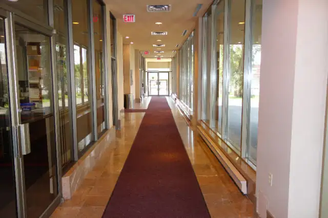 $850/mo – Spacious Corner Office for Rent – Hurontario St - Photo 2