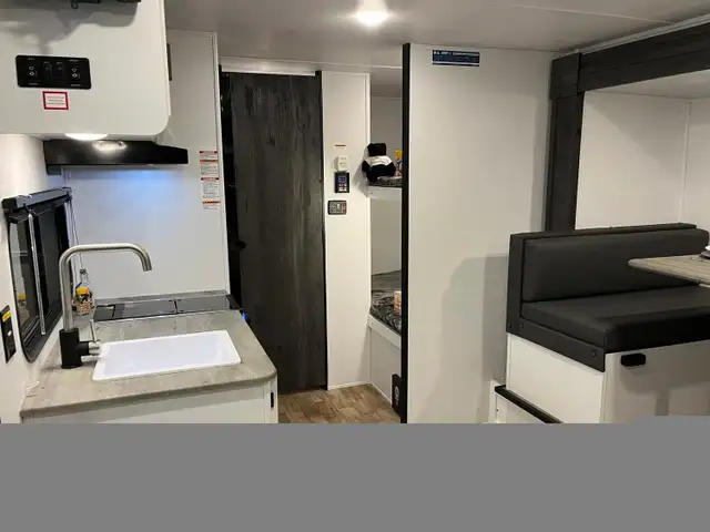 2027 WINNIPEG RV CAMPER TRAILER RENTALS!  ALL NEWER UNITS! ! - Photo 8