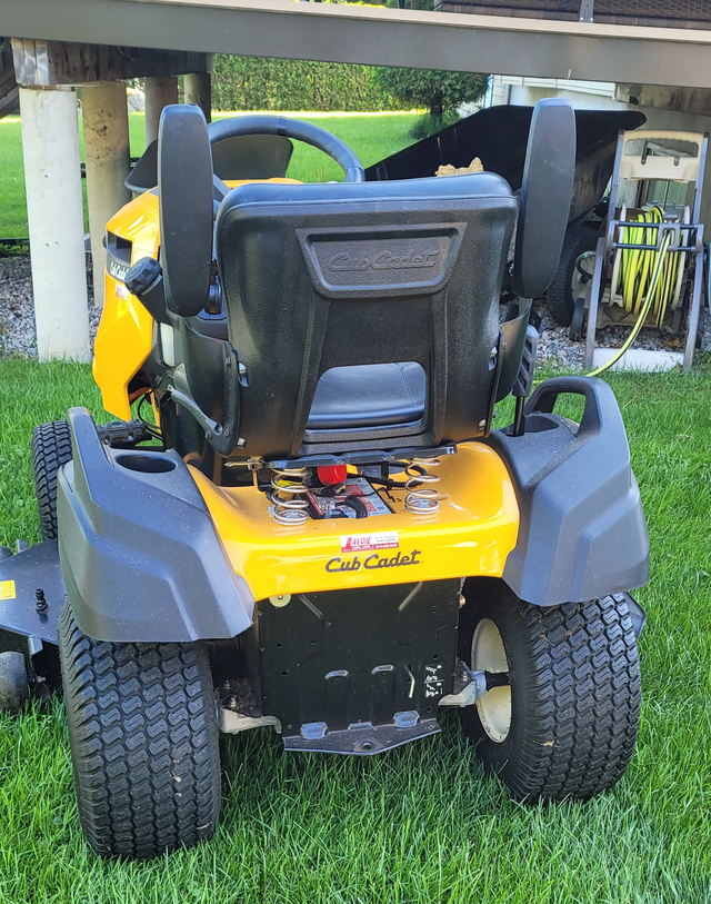 Tracteur à gazon Cub Cadet à vendre - Photo 2