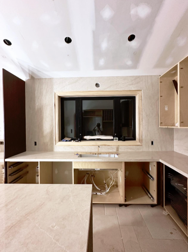 Goldish White Quartz Countertop - With Greish Veins - Photo 3