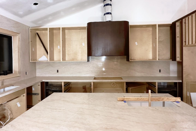 Goldish White Quartz Countertop - With Greish Veins - Photo 5