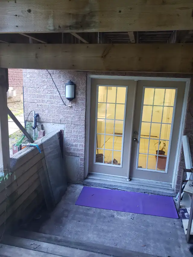 Walkout bright basement apartment for rent, best area of Scarbor - Photo 2