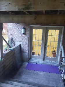 Walkout bright basement apartment for rent, best area of Scarbor - Photo 2